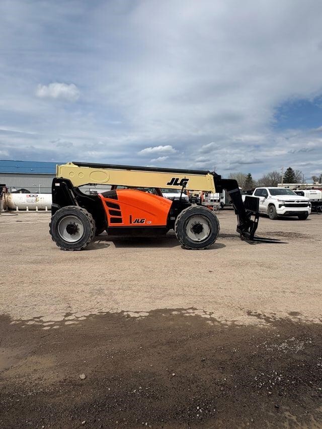 2018 JLG 943-6