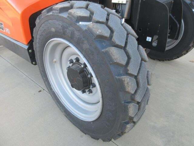 2026 JLG 742-8