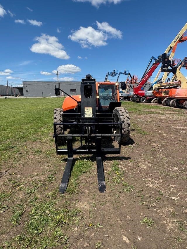 2018 JLG 943-8