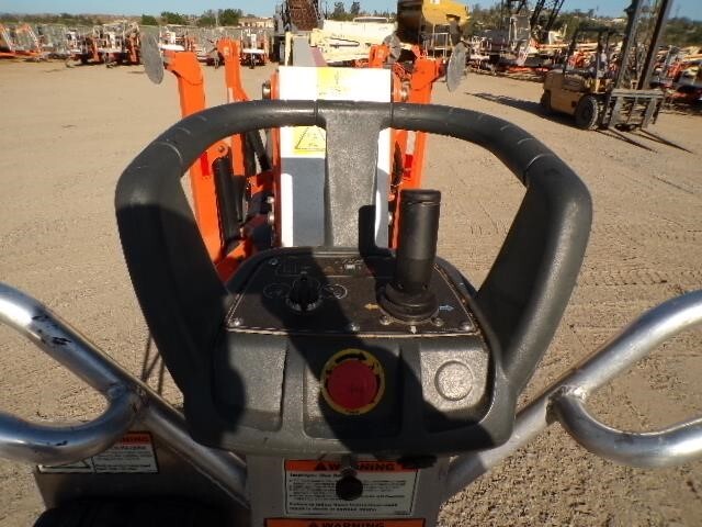 2019 JLG T500J-17