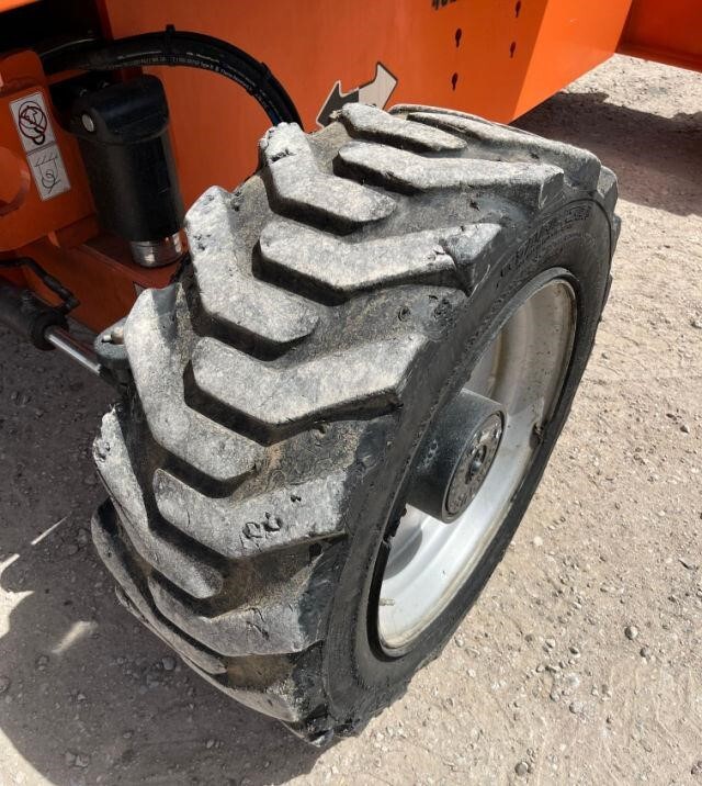 2017 JLG 660SJ-12