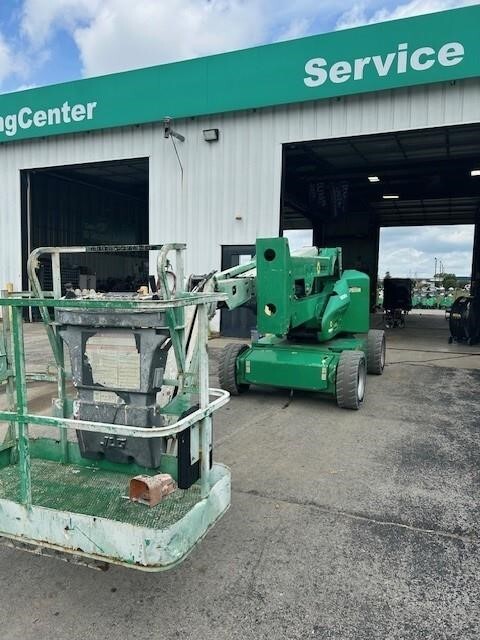 2015 JLG E450AJ-2