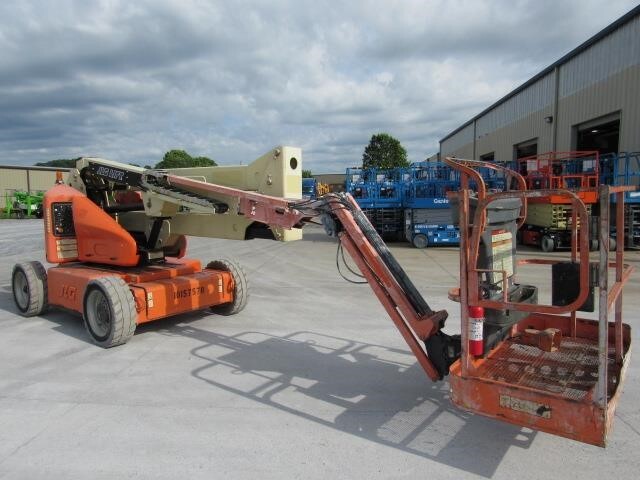 2013 JLG E450AJ-2