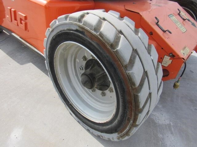 2013 JLG E450AJ-12