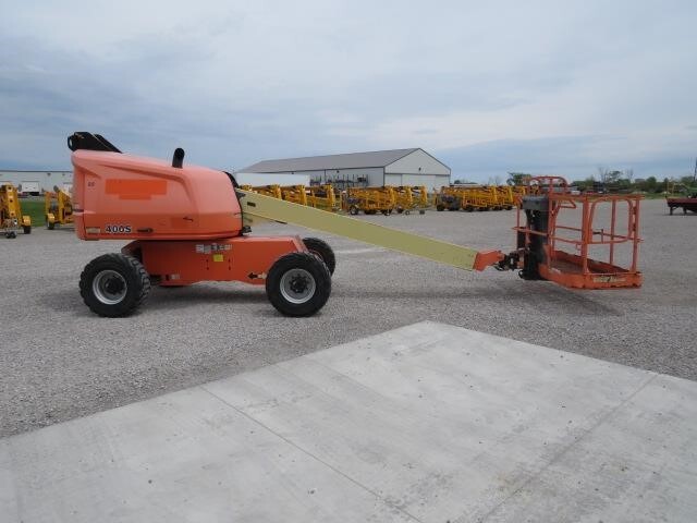 2017 JLG 400S-4