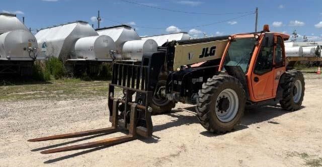 2017 JLG 742