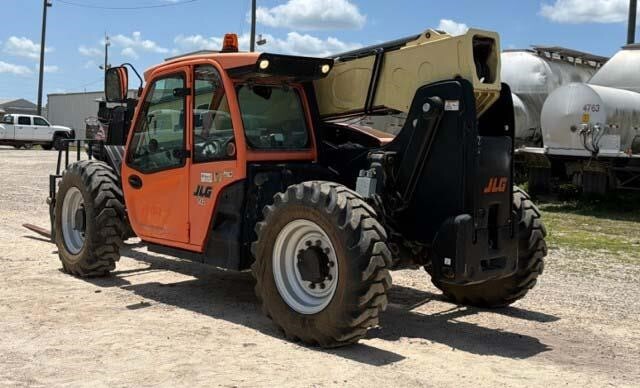 2017 JLG 742-2