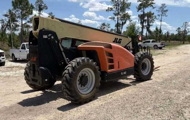 2017 JLG 742-4