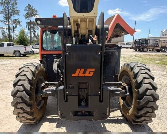 2017 JLG 742-3