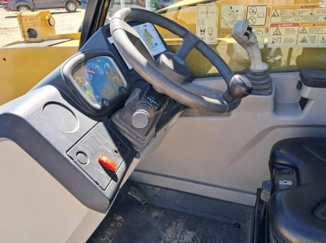 2019 CAT TL943D-15