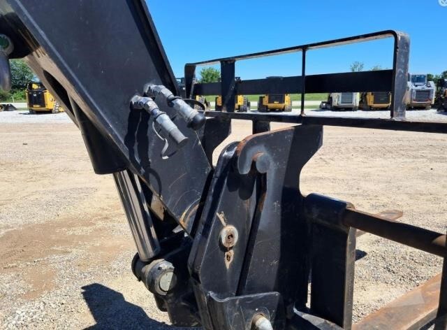 2019 CAT TL943D-18