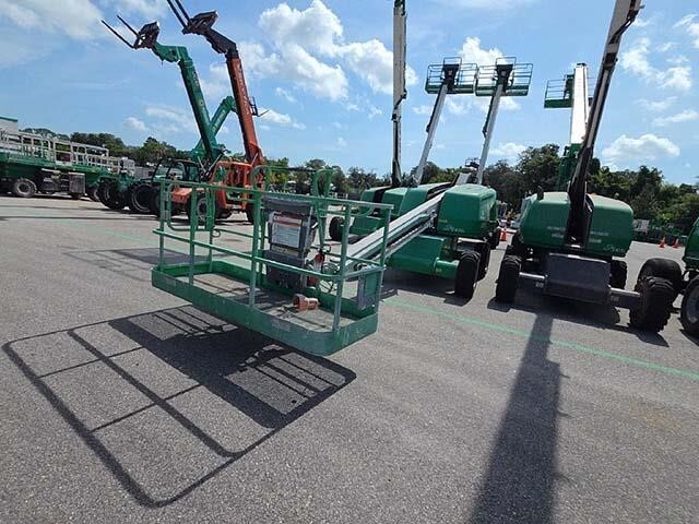 2017 JLG 400S-2
