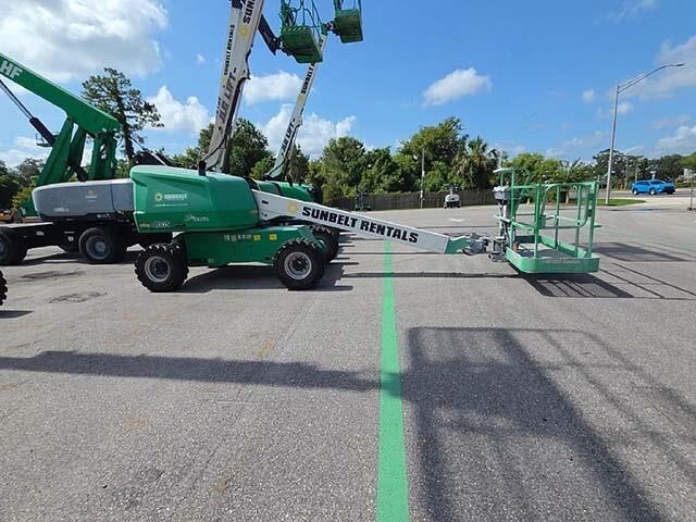 2017 JLG 400S-4