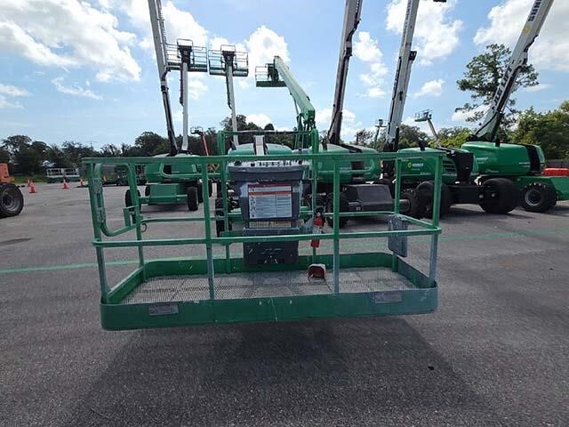 2017 JLG 400S-21