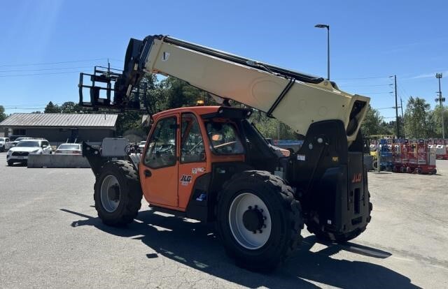 2020 JLG 1055