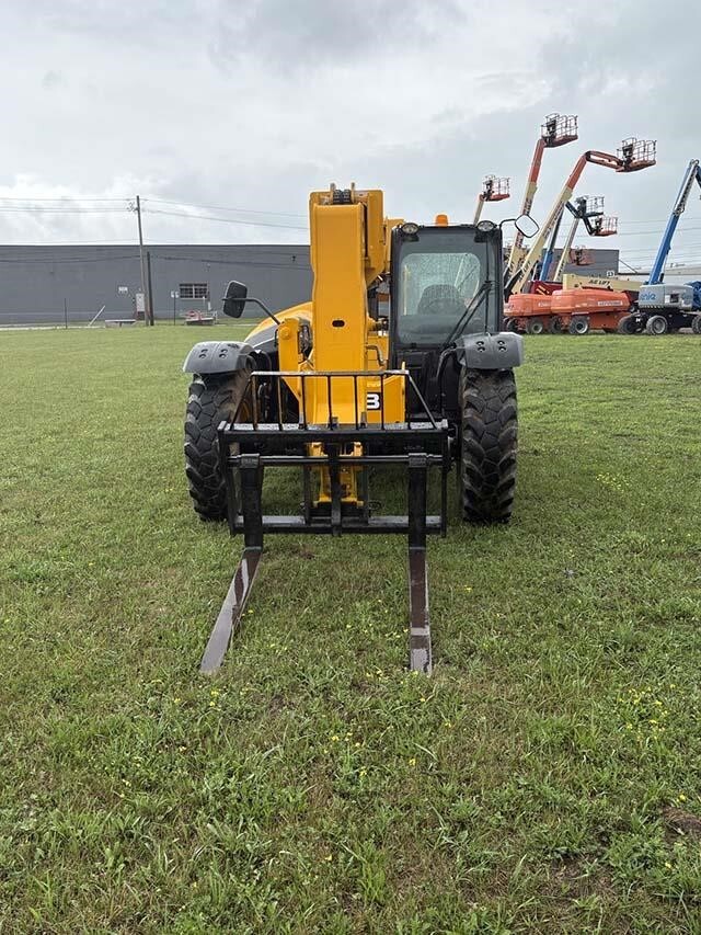 2016 JCB 509-42-8
