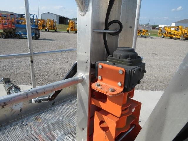 2019 JLG T500J-18