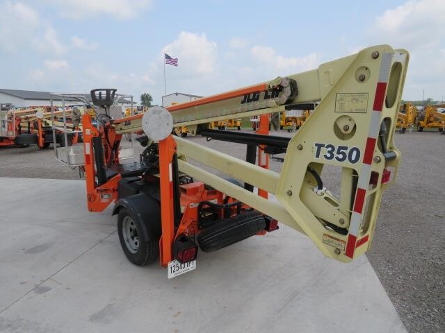 2019 JLG T350-8