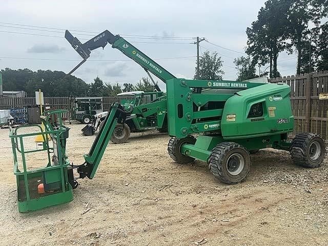 2017 JLG 450AJ-2