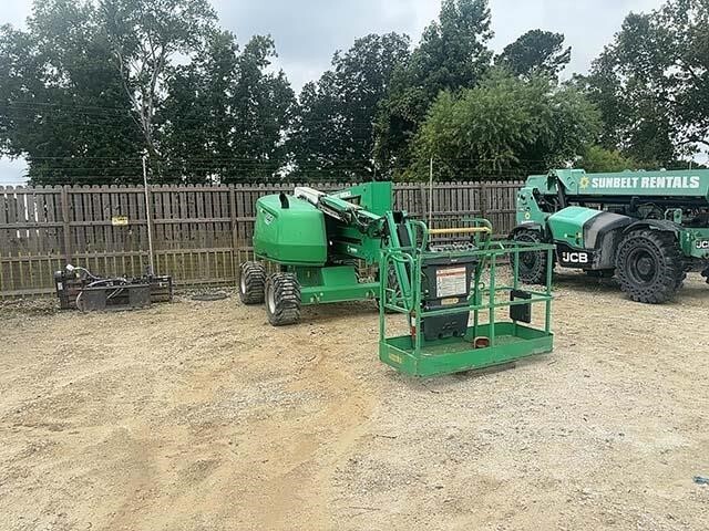 2017 JLG 450AJ-4