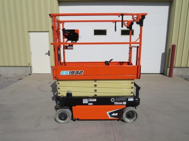 2026 JLG ES1932