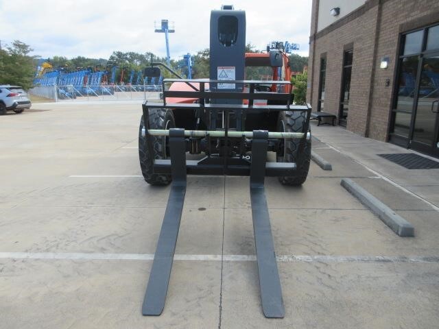 2025 JLG 943-8