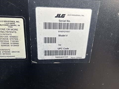 2023 JLG 742-7