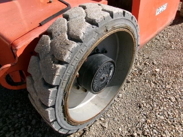 2015 JLG E450AJ-8