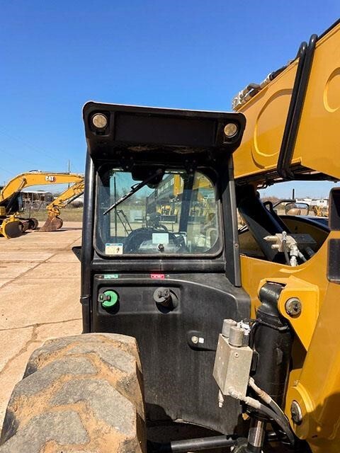 2019 CAT TL943D-26