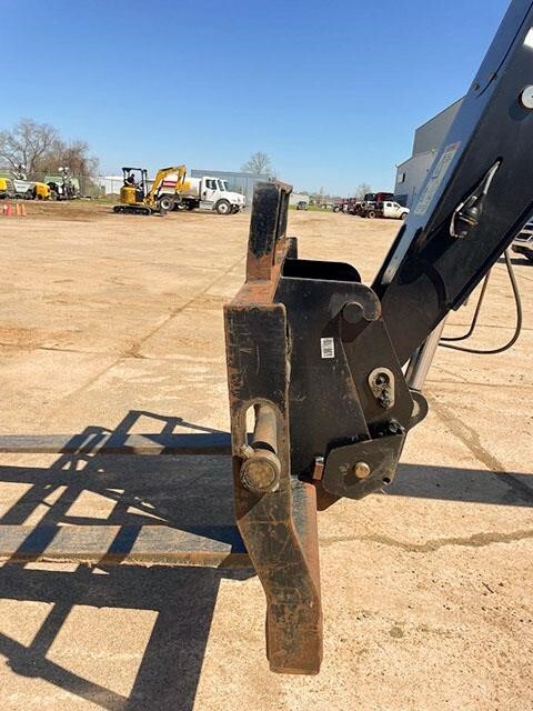 2019 CAT TL943D-31