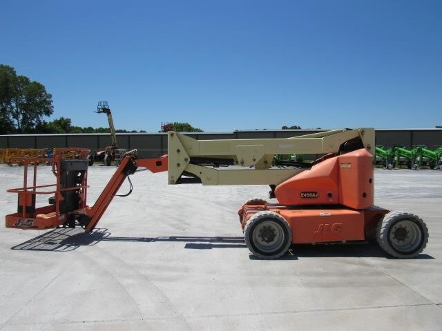 2013 JLG E450AJ