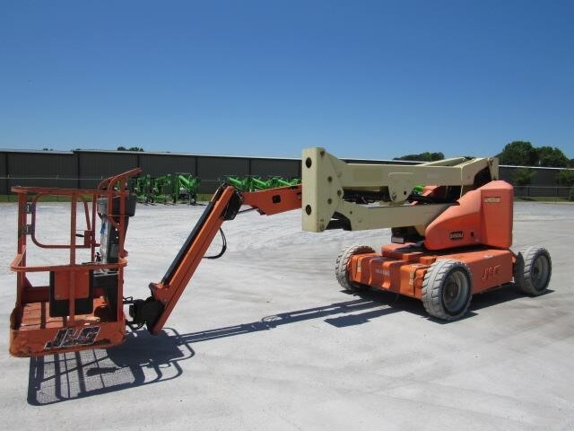 2013 JLG E450AJ-2