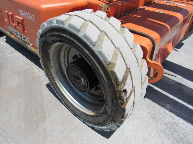 2013 JLG E450AJ-10