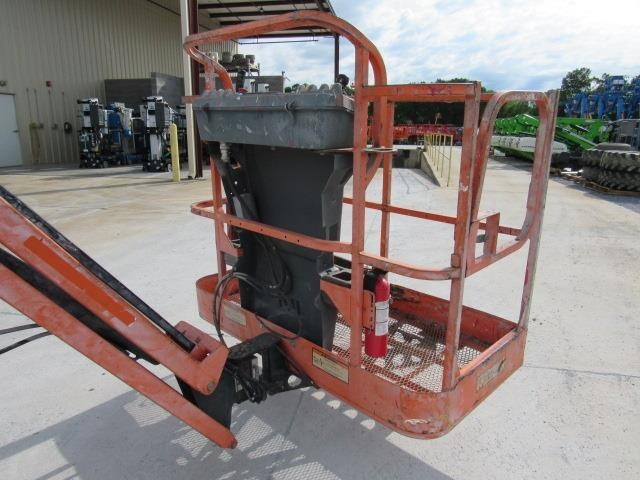 2013 JLG E450AJ-8