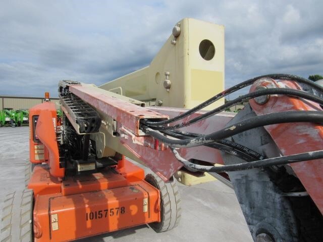 2013 JLG E450AJ-9