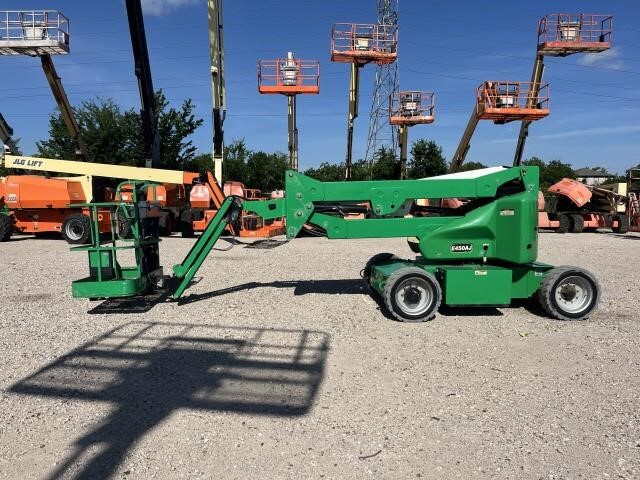 2016 JLG E450AJ