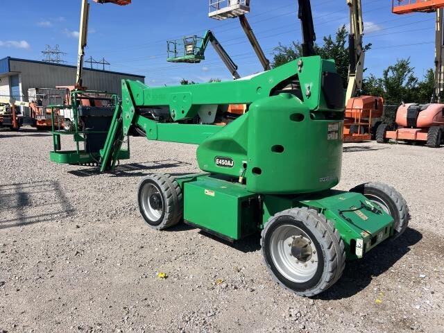 2016 JLG E450AJ-8