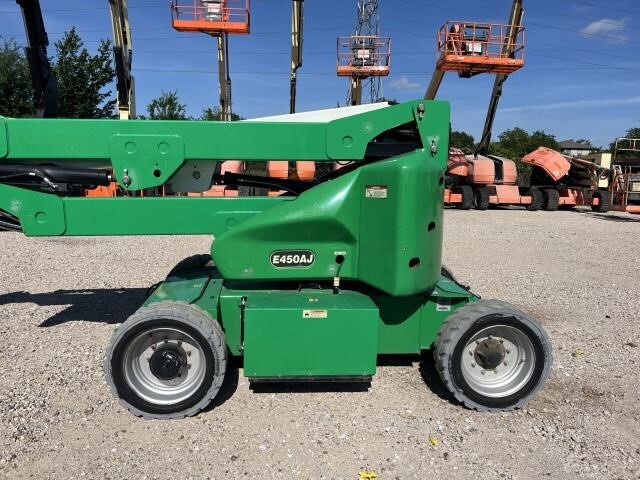 2016 JLG E450AJ-9