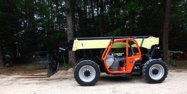 2019 JLG 943