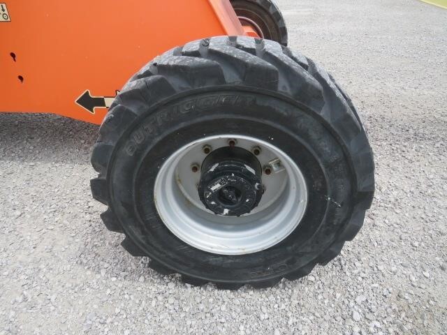 2017 JLG 400S-8