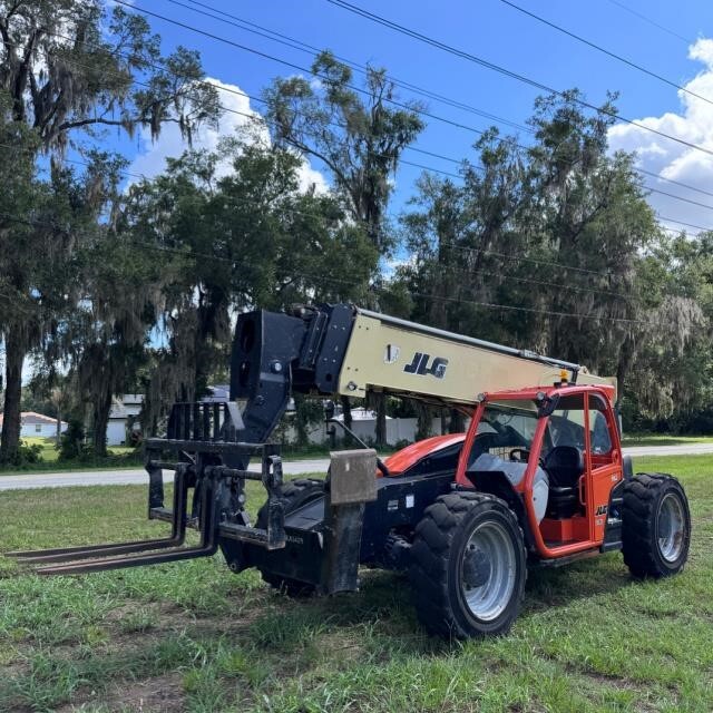 2019 JLG 1055