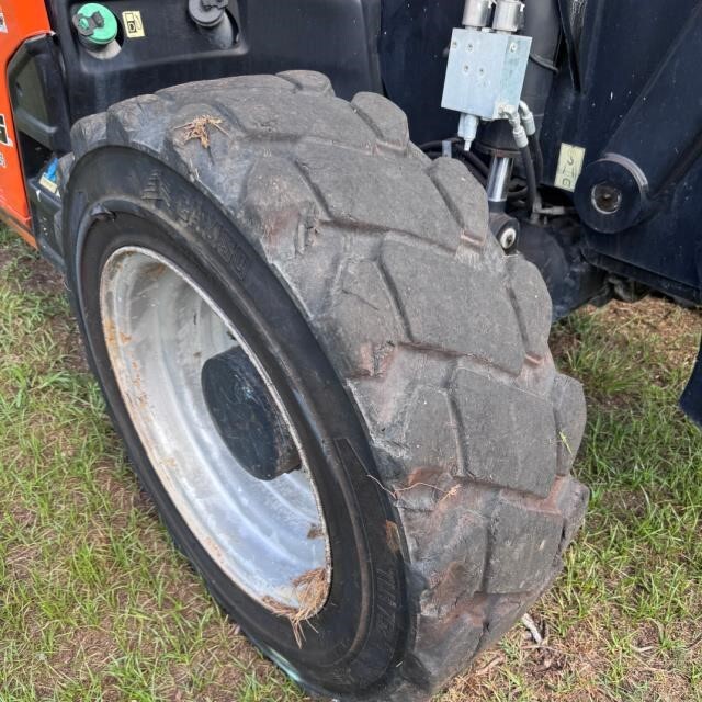 2019 JLG 1055-8