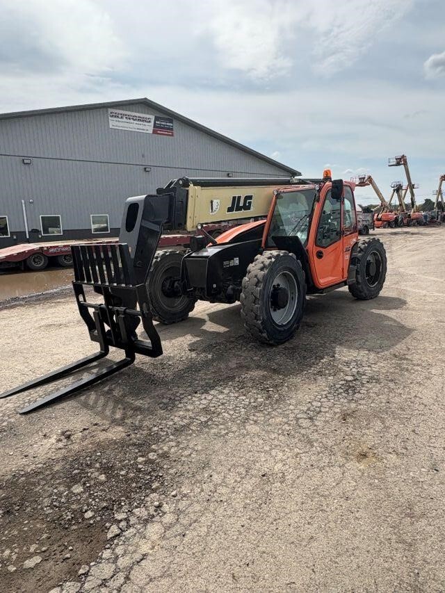 2018 JLG 943