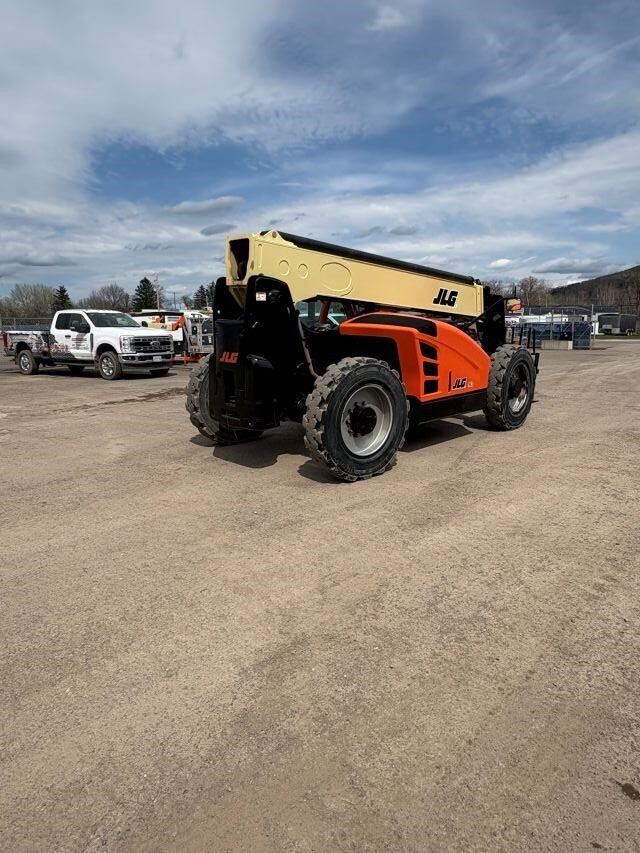 2018 JLG 943-5