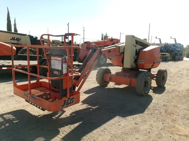 2018 JLG 340AJ