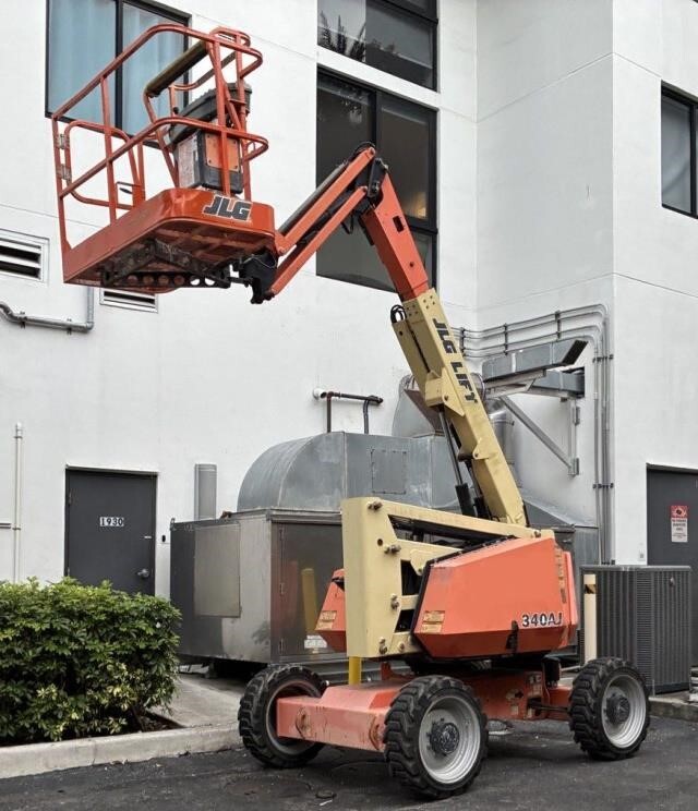 2018 JLG 340AJ