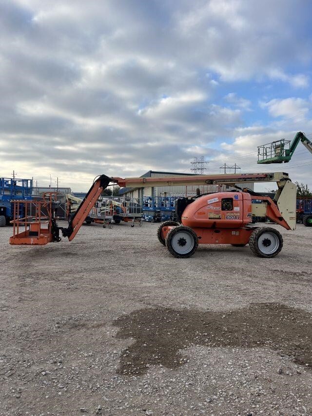 2017 JLG 600AJ