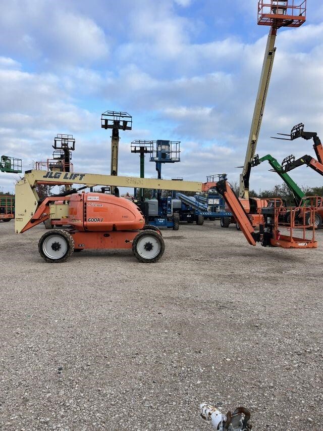 2017 JLG 600AJ-4