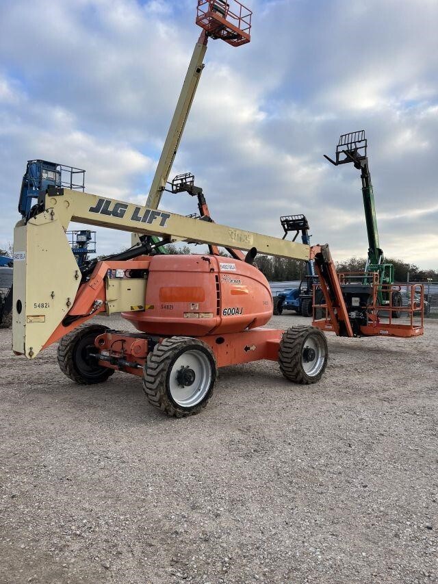 2017 JLG 600AJ-5