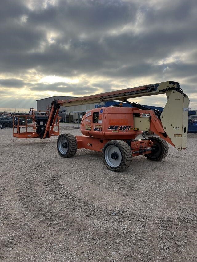 2017 JLG 600AJ-7